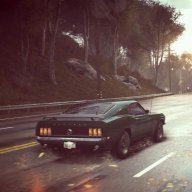 Klavyesi çalınan genç