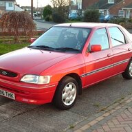 Kırmızı Ford Escort