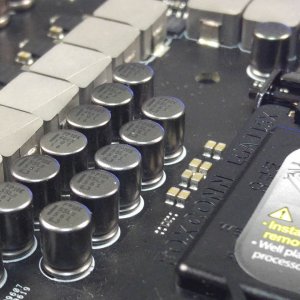 Maximus VIII Extreme 10K Siyah Metalik Kondansatörler