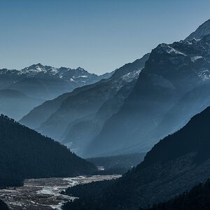 Vadili ve puslu dağlar