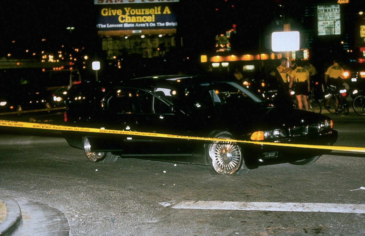 2pac-tupac-murdered-in-this-car-vehicle-1996-las-vegas-2.jpg