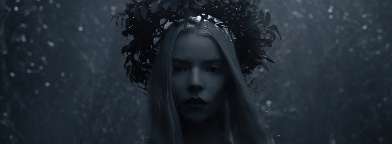 The Northman (Kuzeyli) Olga'nın ormanda bir portresi. Anya Taylor-Joy 