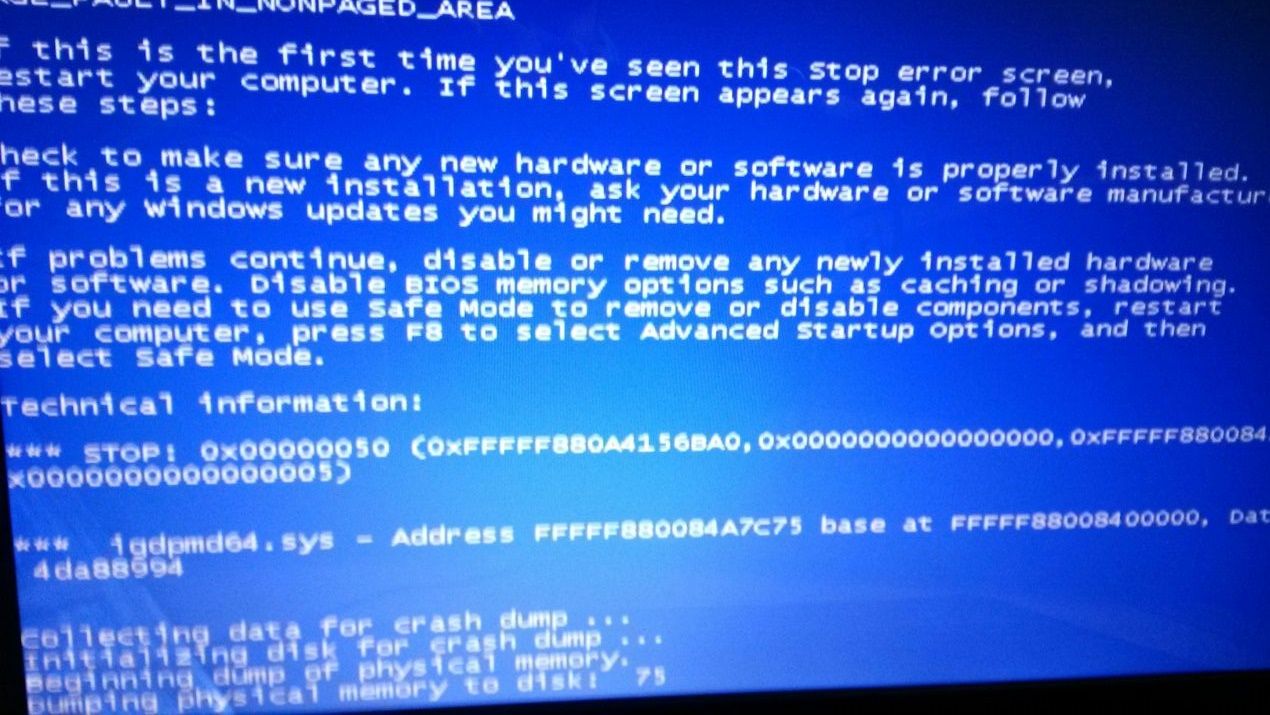 Ошибка ноутбука синий экран. Синий экран на ноутбуке. При включении компьютера синий экран. Синий экран на ноутбуке леново. После чистки ноутбука синий экран.
