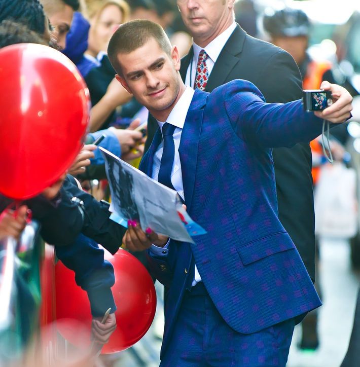 andrew-garfield-selfie-h724.jpg