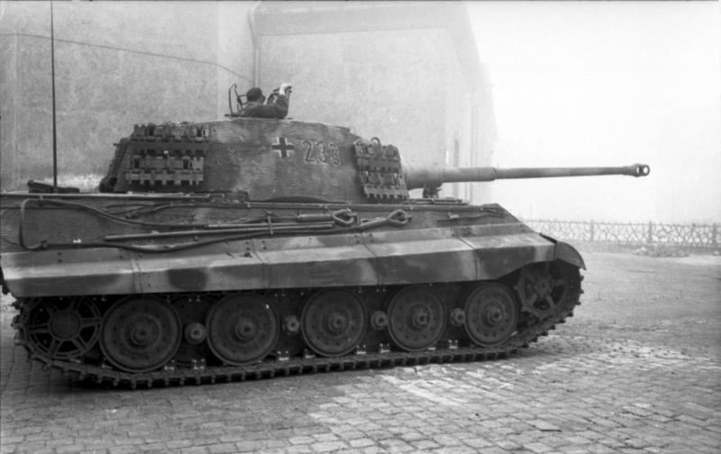 Bundesarchiv_Bild_101I-680-8282A-06,_Budapest,_Panzer_VI_(Tiger_II,_Königstiger).jpg