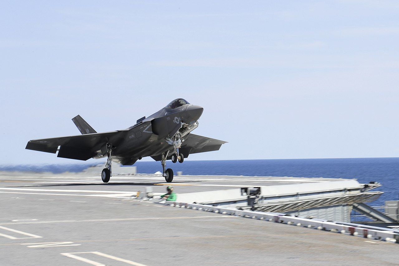 F-35C_Lightning_II_aircraft_are_tested_aboard_USS_Abraham_Lincoln._(36272619443).jpg