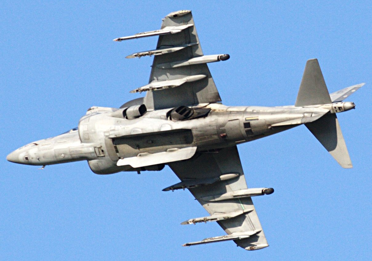 Harrier_AV-8B_banking_left,_revealing_under-fuselage_section.jpg