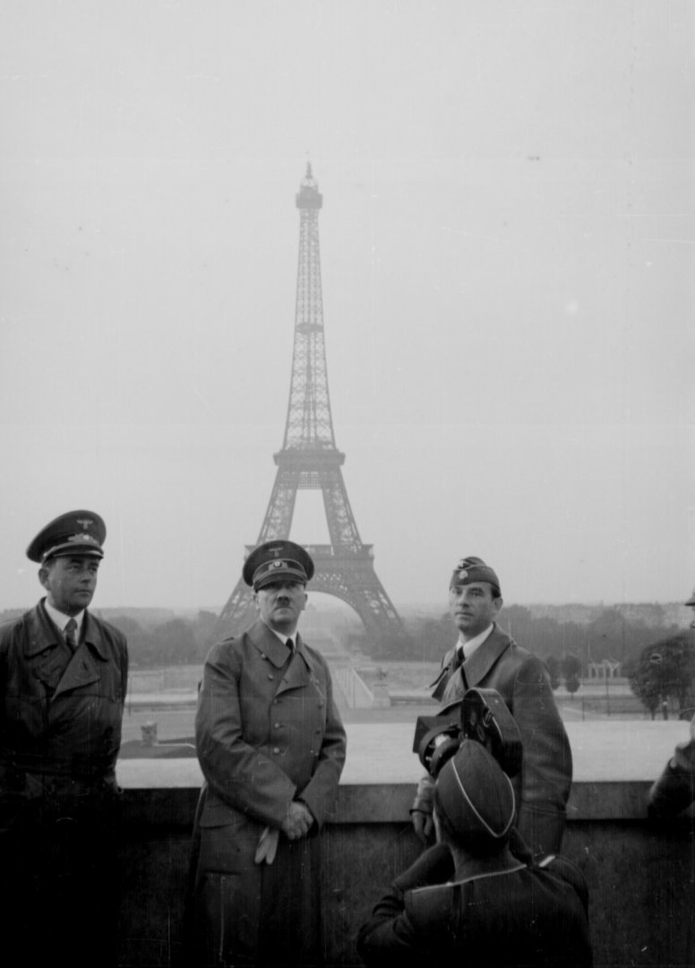 Hitler_Paris.jpg