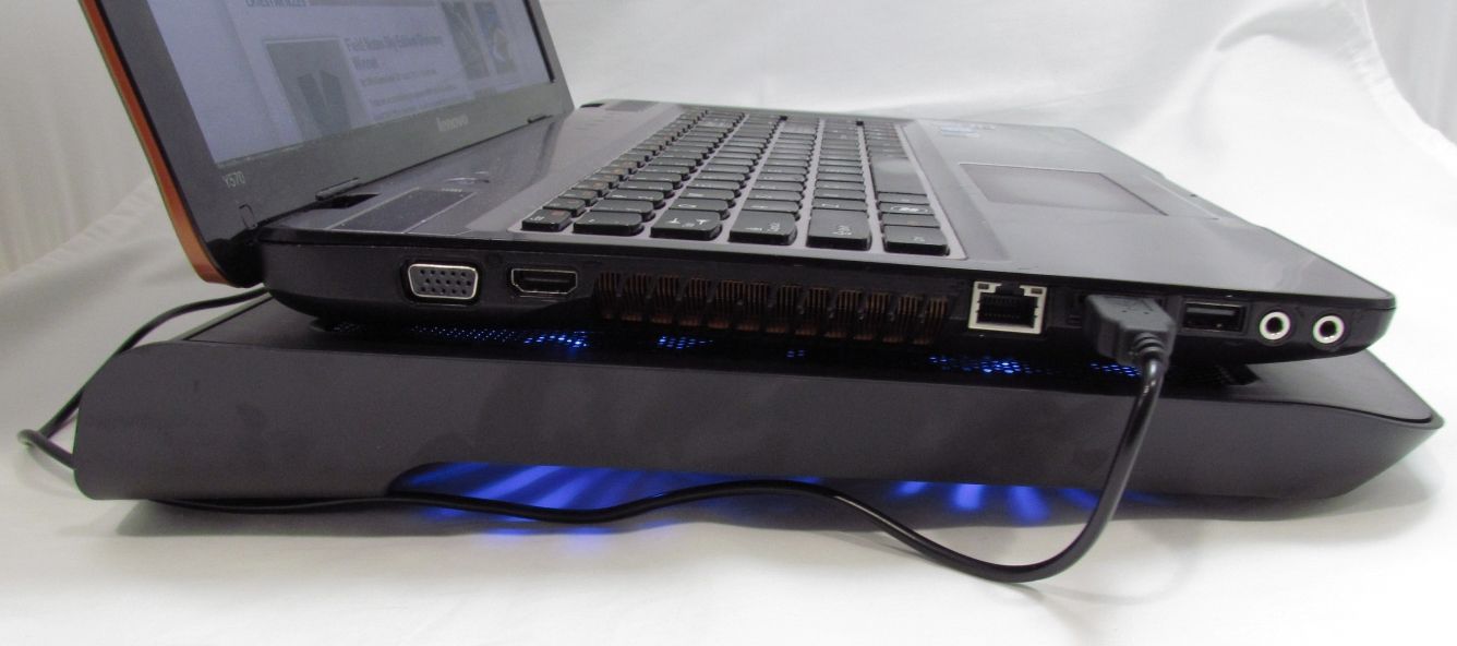 Laptop-Cooler-with-Laptop-Side-View-USB.jpg