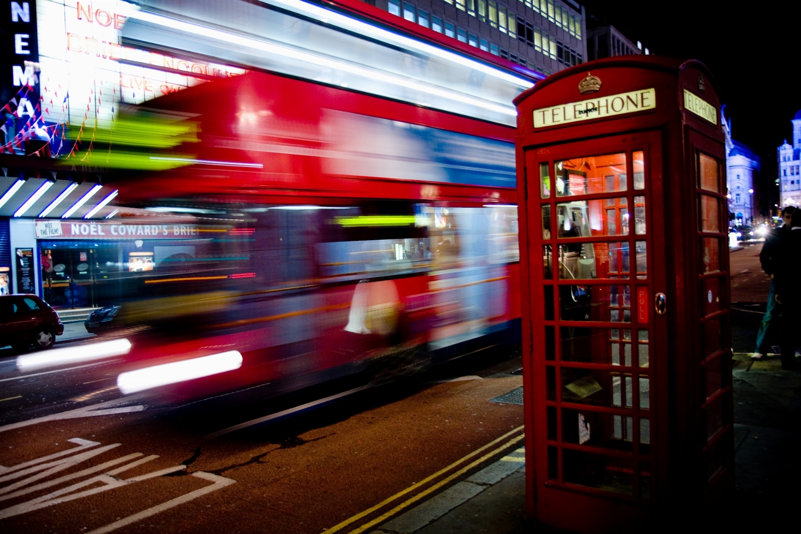 London_bus_and_telephone_box_on_Haymarket.jpg