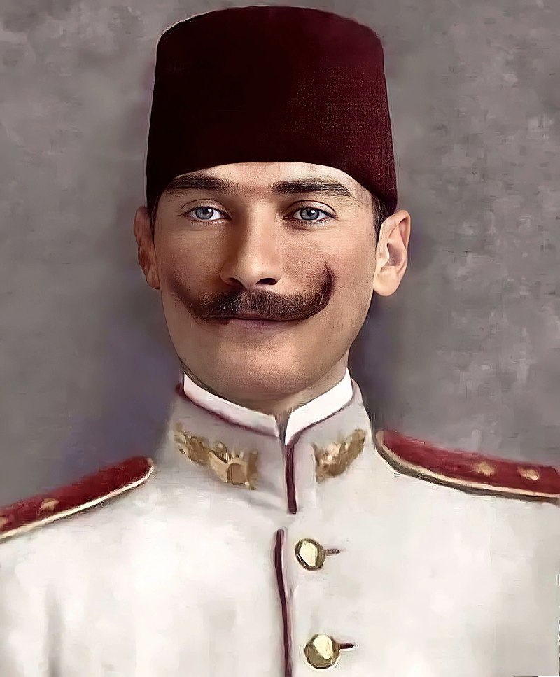 Mustafa_Kemal_Atatürk_(renklendirilmiş)_1.jpg