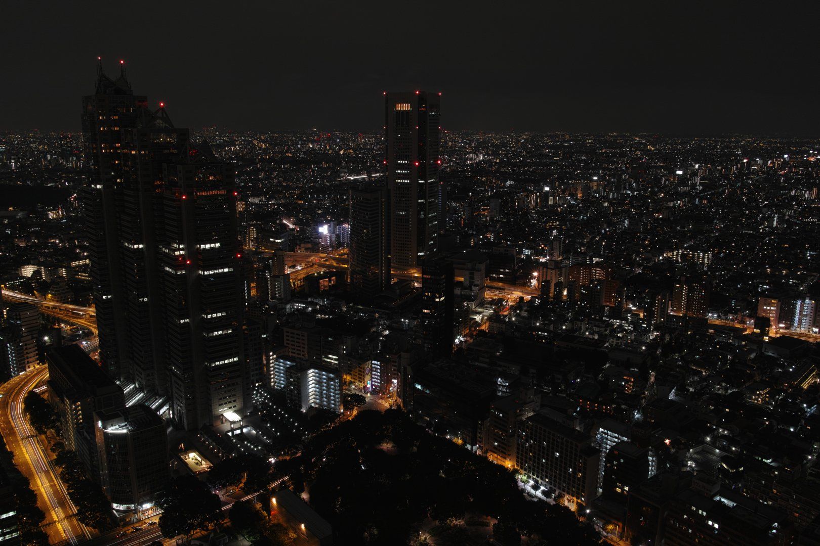 night_city_skyscrapers_tokyo_121233_4704x3136.jpg