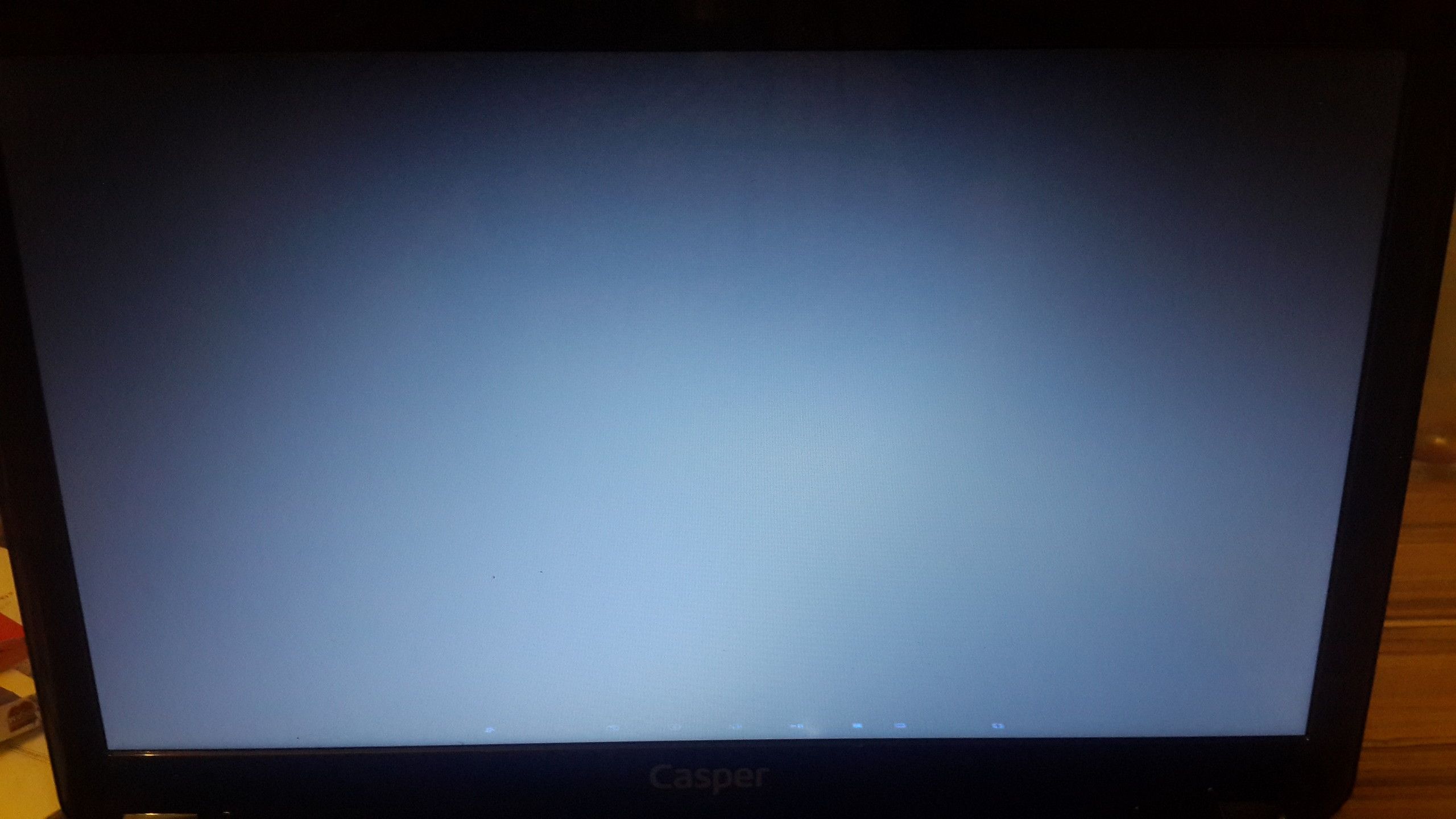 Samsung часть экрана. Потемнение экрана ноутбука. Потемнение на мониторе. Потемнел экран телевизора. Потемнела часть монитора.