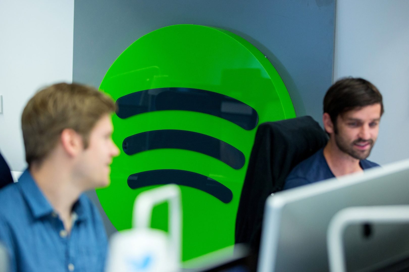 Spotify Podcast Bölümünden İki Yüz Kişiyi İşten Çıkarıyor
