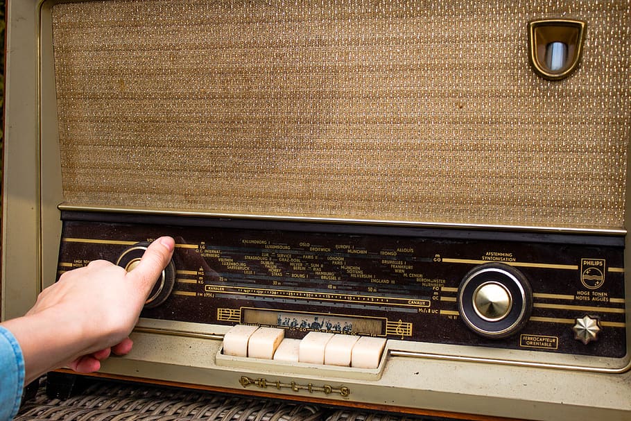 radio-old-radio-60ish-radio-phillips-radio.jpg