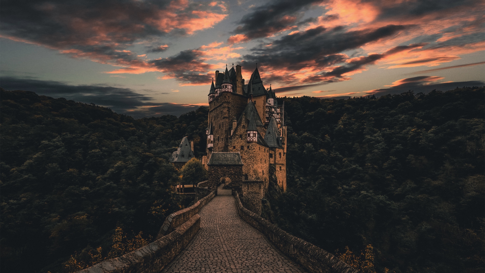 wierschem_germany_castle_trail_evening_sky_119771_1920x1080.jpg
