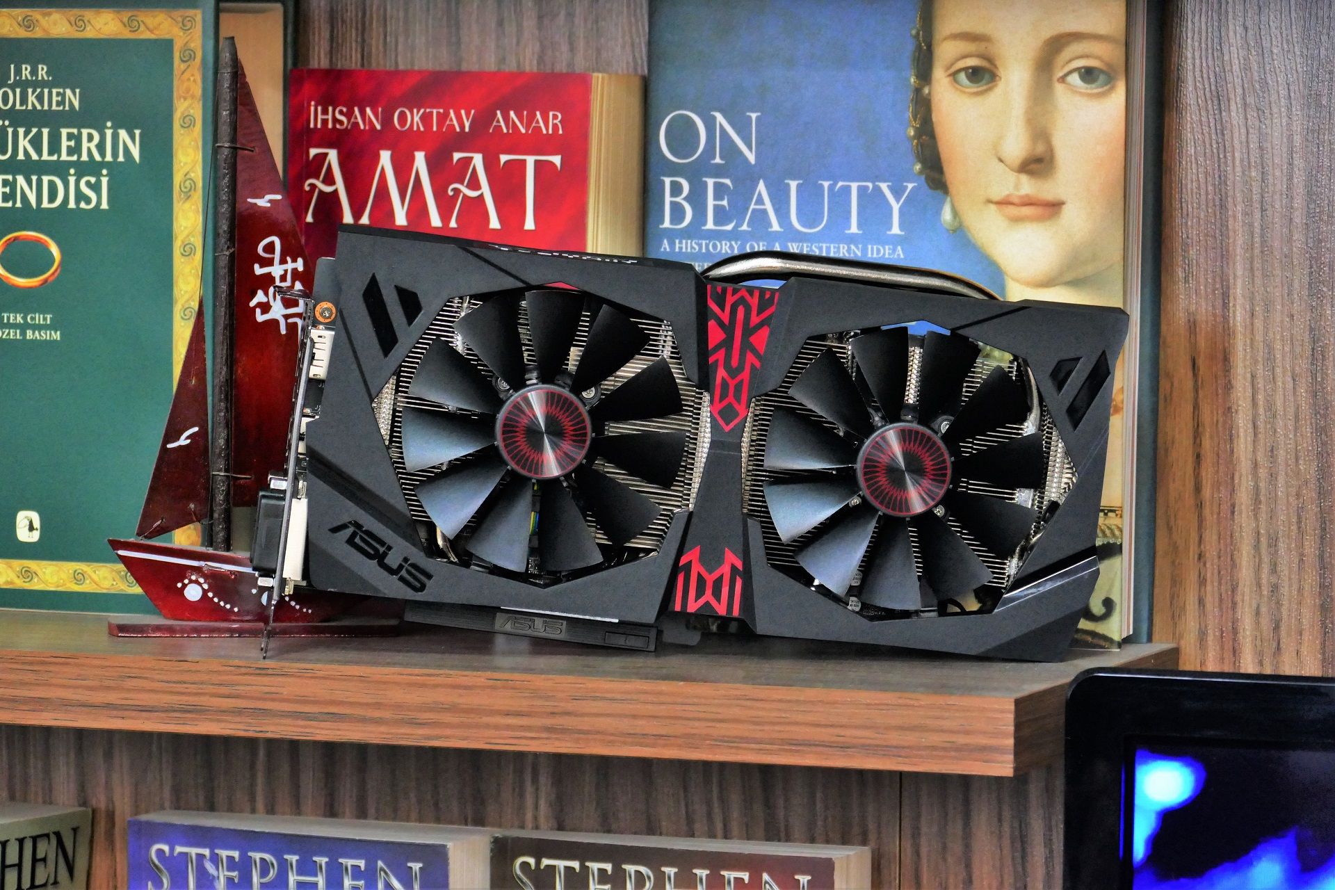 STRIX R9 380X Ekran Kartı