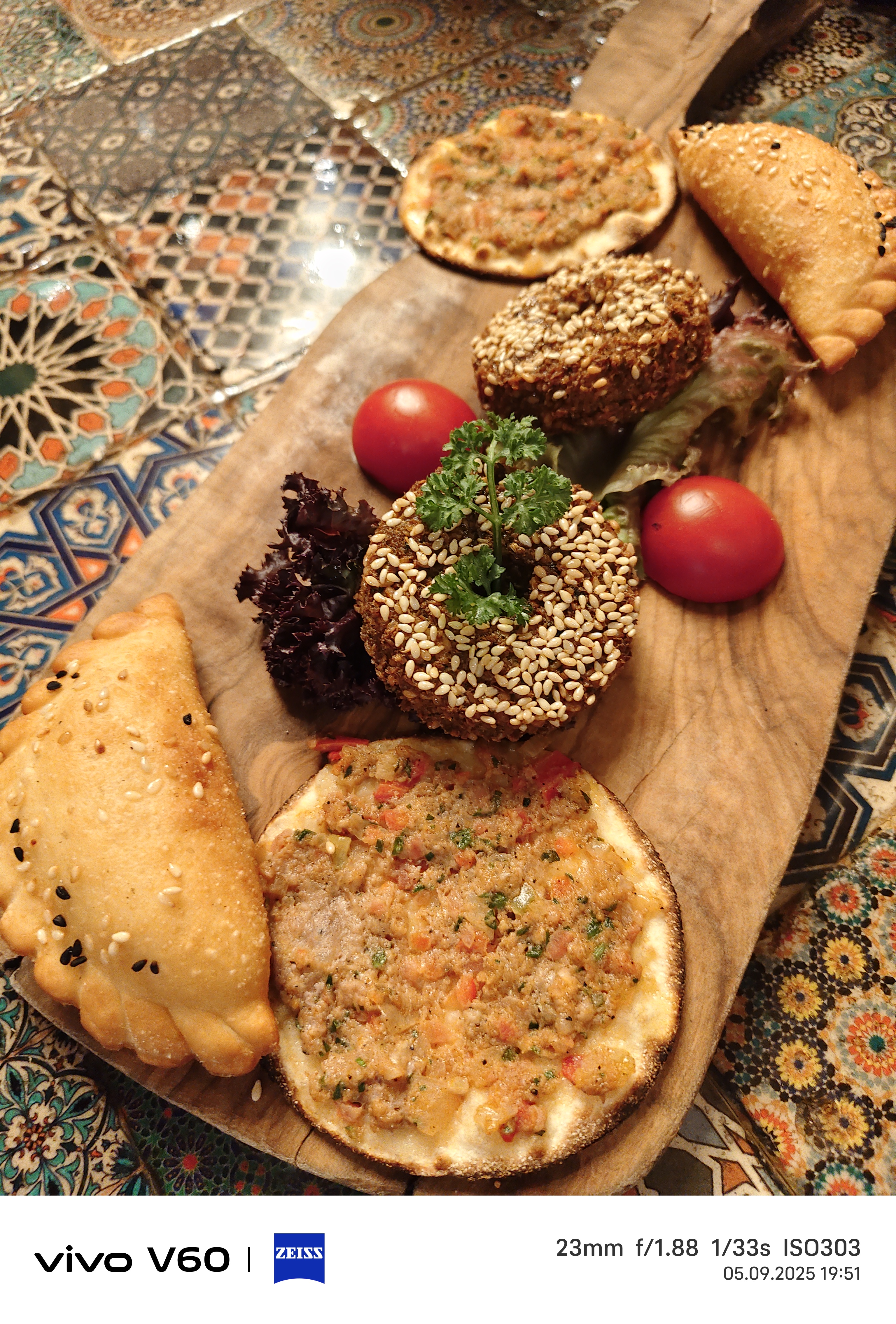 Tadım menüsü mini lahmacun