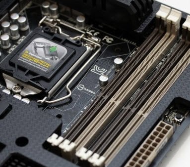 ASUS Sabertooth Z77 Anakart 7