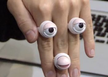 Robot Gözler, Ellerimizin Üzerindeler