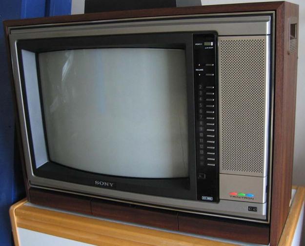 Klasik ve Nostaljik Ahşap Kasali Sony Trinitron Televizyon