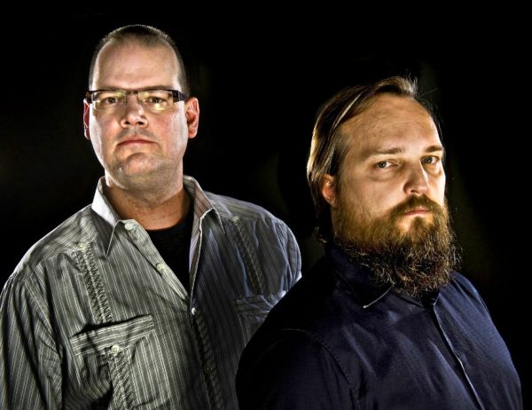 BioWare'in kurucuları solda Ray Muzyka sağda Greg Zeschuk firmadan ayrıldı.