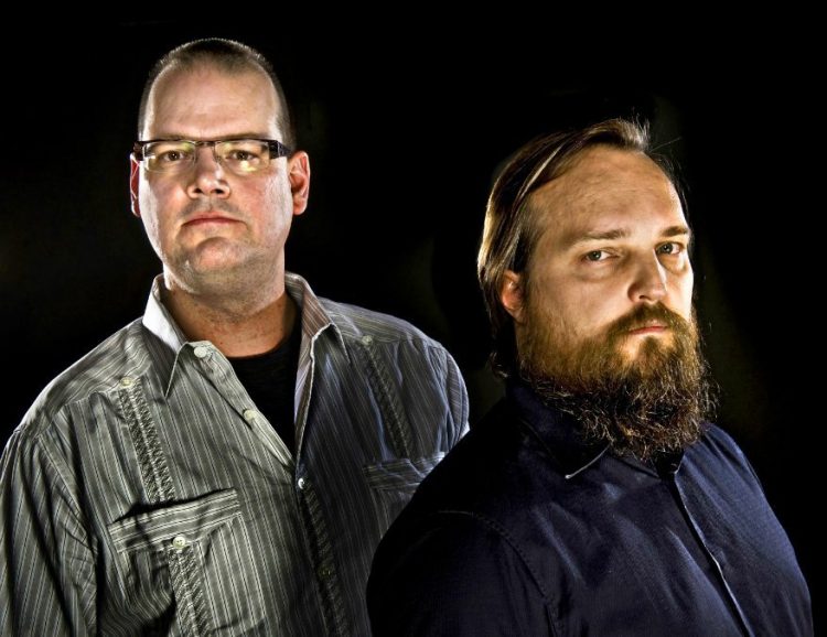 BioWare'in kurucuları solda Ray Muzyka sağda Greg Zeschuk firmadan ayrıldı.