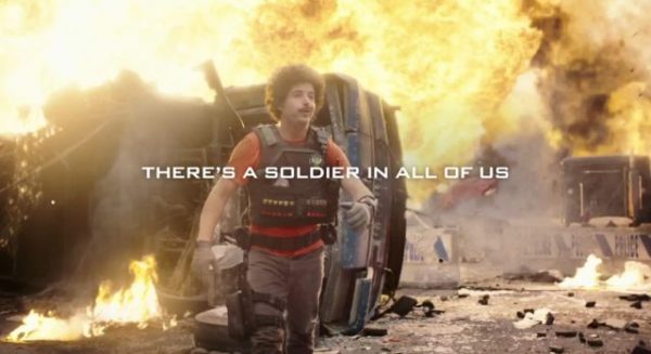 Call of Duty Black Ops 2 Live Action fragmanı "Herkesin içerisinde bir asker vardır" sloganıyla oyunseverlerin karşısına çıkıyor.