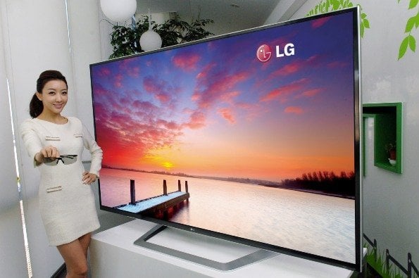 LG firmasının piyasaya sunduğu Televizyon 84-inç(213cm) genişliğinde.
