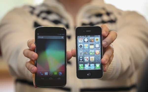 LG E960 ve iPhone 4S boyut ve ekran karşılaştırması.