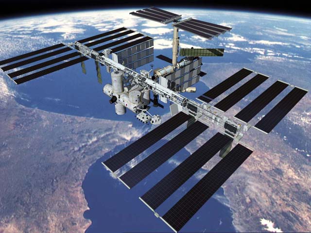Uluslararası Uzay İstasyonu'na ve içindekilere zarar gelmemesi amacıyla NASA tetikte bekliyor.