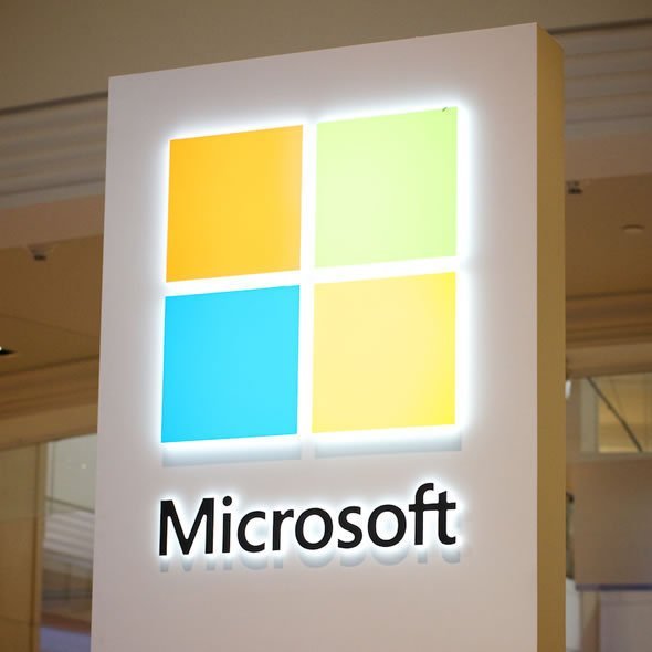 Microsoft Storelar tatil günlerinde de müşterilerine hizmet veriyor.