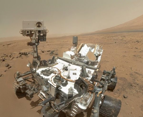 Curiosity, kızıl gezegendeki çalışmalarına son sürat devam ediyor.