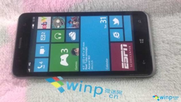 Huawei Ascend W3'ün ilk görüntüleri internete sızdı.