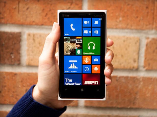 Nokia firmasının amiral telefonu Lumia 920, iPhone ve Galaxy S'in yanında üçüncü bir güç olabilir.