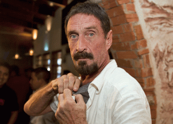 McAfee güvenlik yazılımlarının kurucusu John McAfee Guatemala'da tutuklandı.