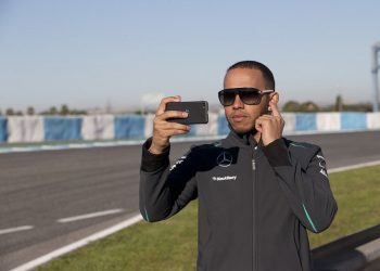 MERCEDES AMG PETRONAS Formula 1 Takımı, BlackBerry ile anlaştı