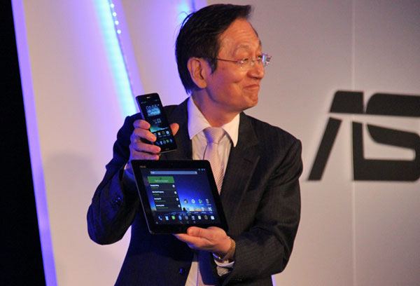 Asus'un başkanı Jonney Shih yeni ürünlerini tanıttı.