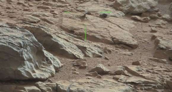 Curiosity'nin çektiği yeni fotoğraf gene tartışma konuları başlattı.