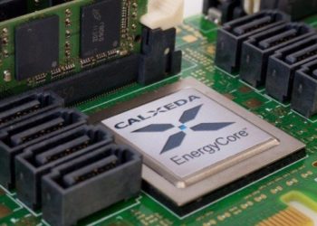 Calxeda ARM-bazlı EnergyCard server teknolojisi ile x86 mühendisliğini sallayacak.