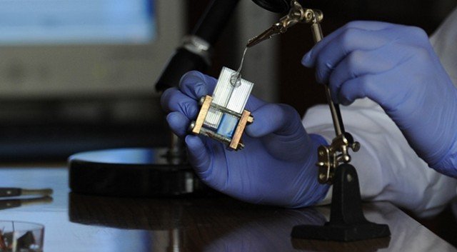 Polonyalı araştırmacılar, insan vücuduna takılabilecek biobatarya geliştirdi.