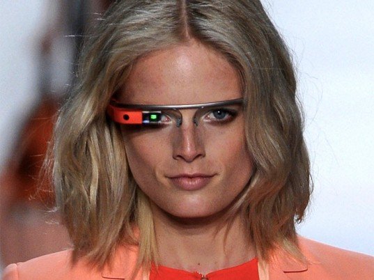 Diane Von Furstenberg Google Glass ile sahnede