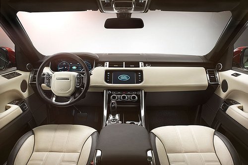 Range Rover Sport, gerek teknolojik eklentileri, gerek seçenek yelpazesiyle yılın en güvenilir aracı olmaya aday.