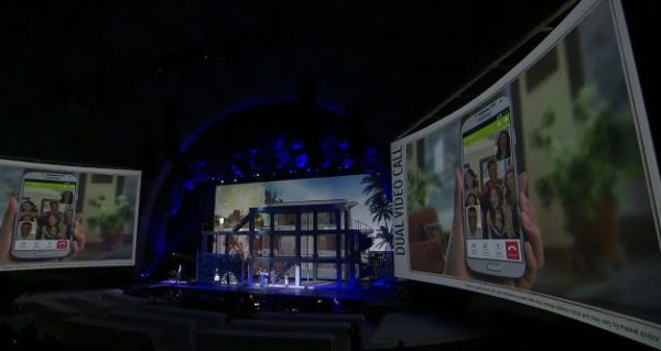 Samsung Galaxy S4 görüntülü konuşmada ön ve arka kameraları aynı anda kullanarak ortamı göstermeye, farklı insanları konuşmaya dahil etmeey imkan tanıyor