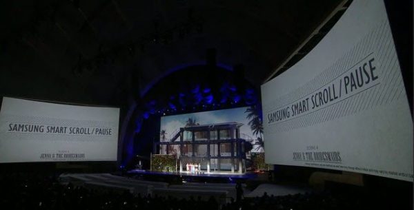 Samsung Galaxy S4 Smart Scroll ve Pause ile kullanıcının gözlerini takip ediyor ve videoları dondurabiliyor, ekranı kaydırabiliyor