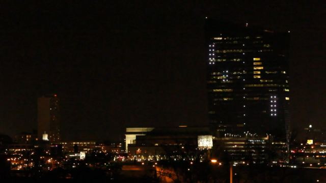 Dünya'nın en büyük Pong oyunu.