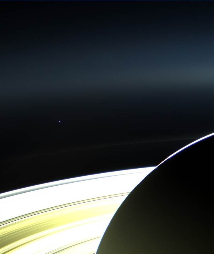 Cassini Sondası'nın Satürn halkalarından çektiği fotoğraf Klavans tarafından renklendirildi.
