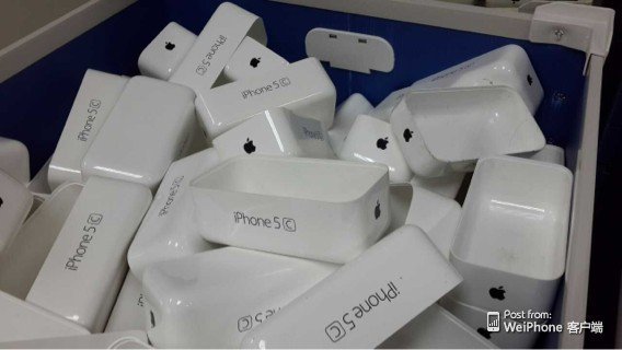 WeiPhone tarafından sızdırılan iPhone 5C kutuları.