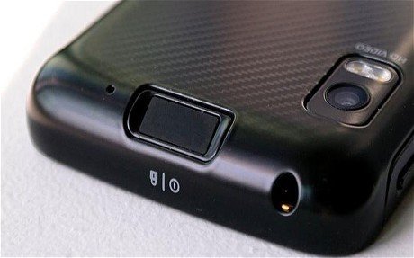Motorola Atrix 4G, kullanışlı parmakizi özelliğine sahip nadir telefonlardan biri.