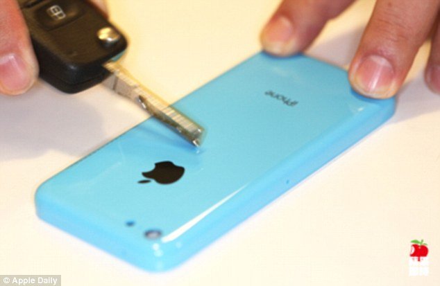 iPhone 5C çizik testinden başarıyla çıktı.